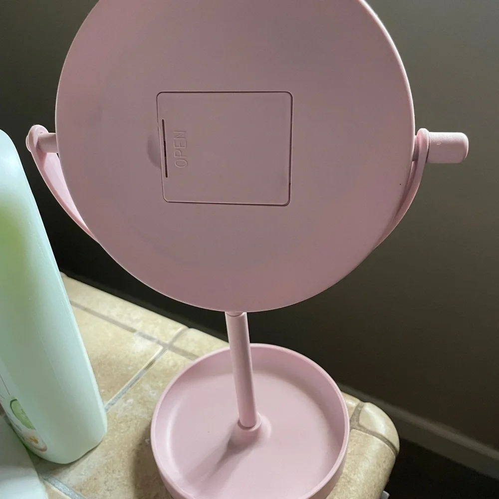 Pink mirror